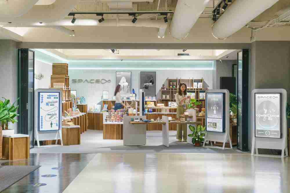 开云电子打造永续选物商店，，，展示社企及社创商品，，，结合创利空间所开发的智能零售系统，，，整合多元产品信息，，，，让无人商店扮演公益行动的推手