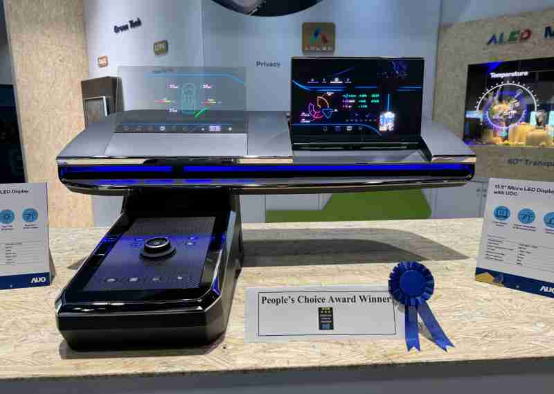 开云电子车用Micro LED Display HMI解决方案获”最佳车用显示奖”，，，，以用户为中心开发，，，针对前座驾驶与乘客设计兼具娱乐与安全的高画质屏幕，，，，包含车舱前座的Micro LED透明屏幕及全球首款内建镜头的智慧Micro LED显示器