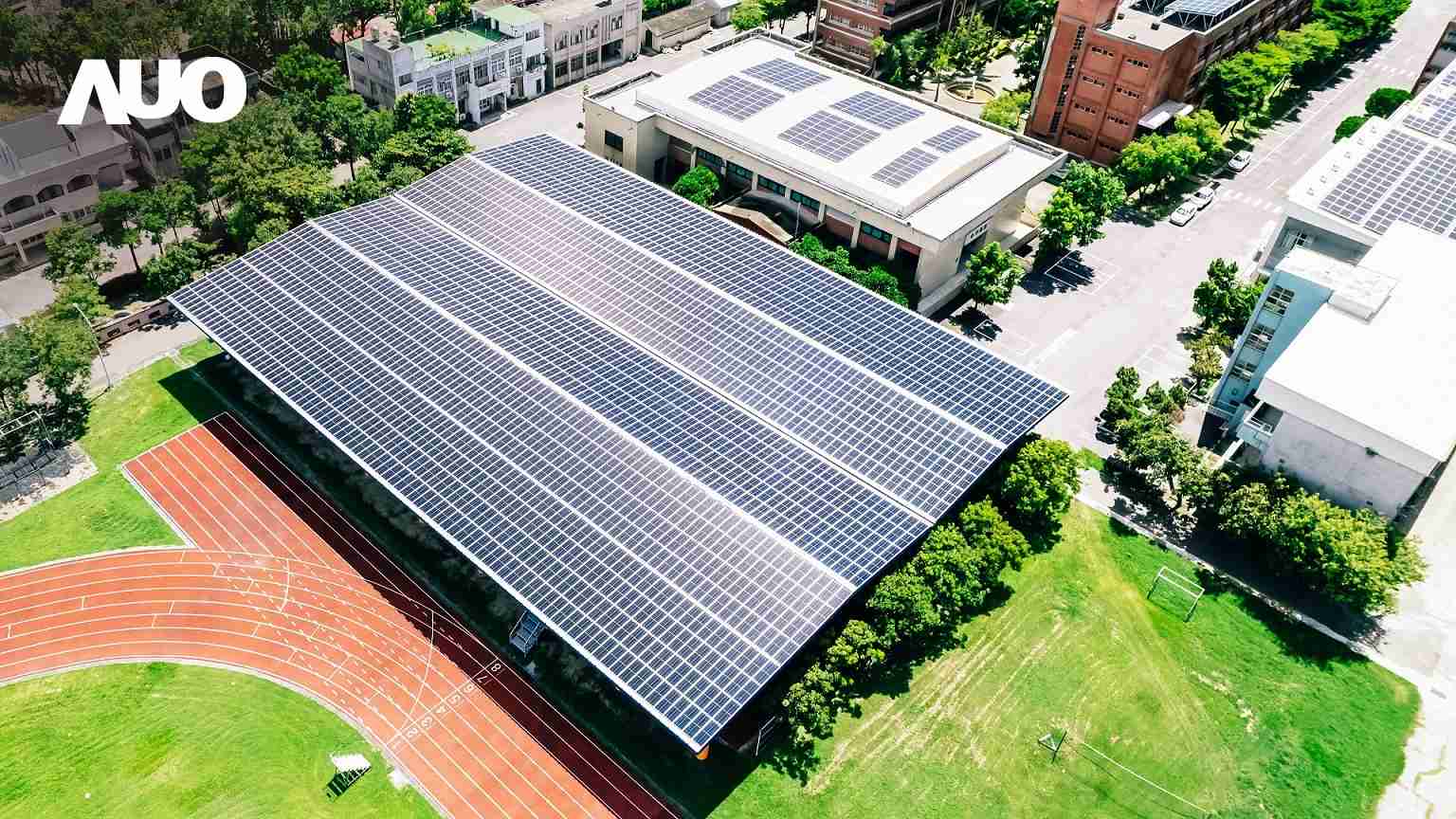 开云电子SunSteel光电整合型浪板具备快速安装、、轻量化优势,,可提升15%发电效能,,,通过国际IEC与台湾VPC认证安全、、、防漏、、、耐候标准