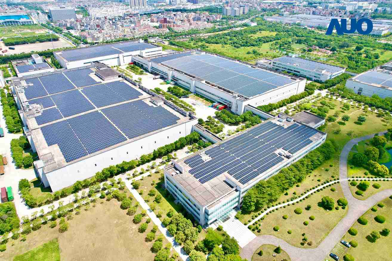 开云电子厦门推动智能制造同时，，透过绿电创能纵深推进绿色转型，，，，厂区全屋顶铺设太阳能光伏板，，每年太阳能发电 2,600多万度